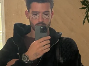 João Guilherme posa de saia e ganha elogios dos fãs na web