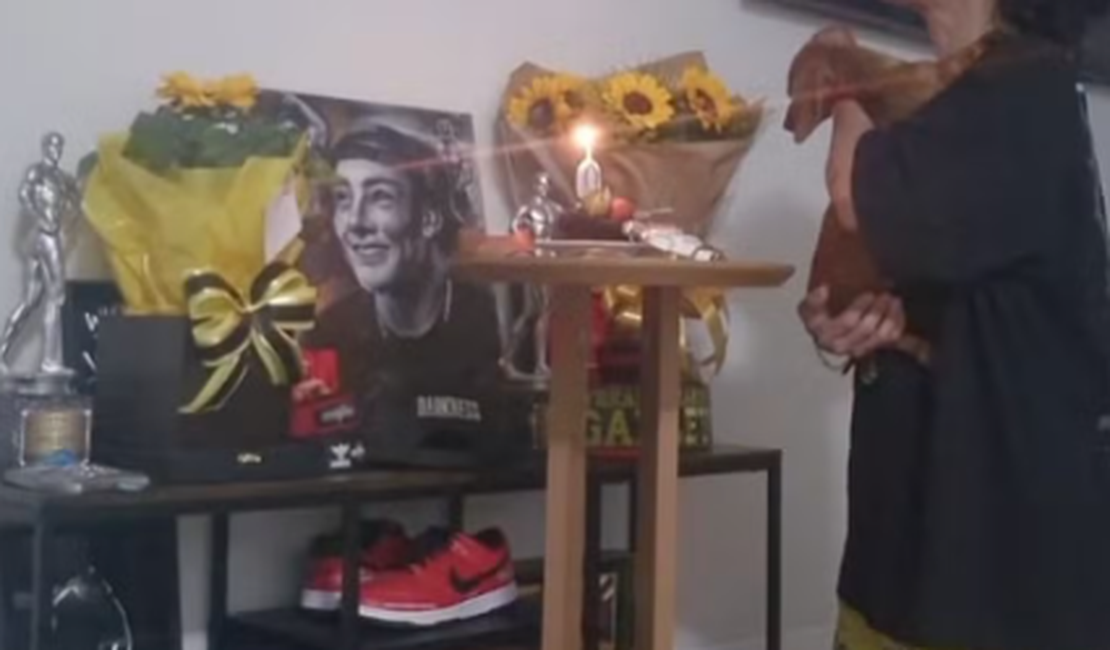 Mãe de Gabriel Ganley faz 'festa' no dia em que o fisiculturista completaria 23 anos
