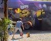 Ônibus das bandas Djavú e Banda do Forró é destruído em incêndio