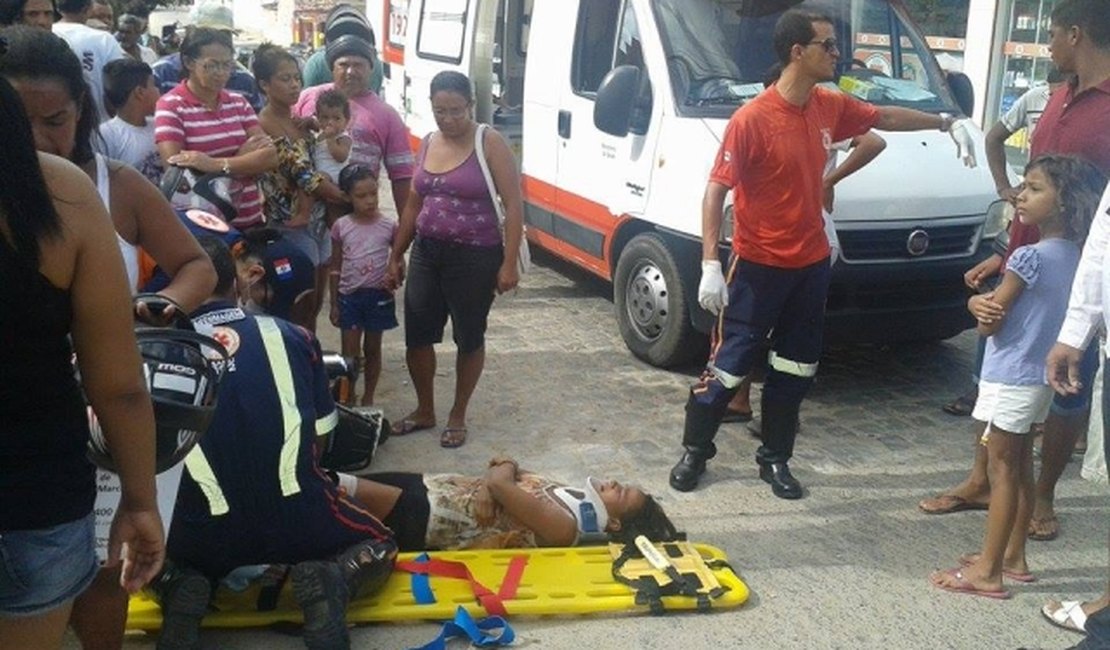 Acidente entre moto e carro deixa duas pessoas feridas, em Arapiraca