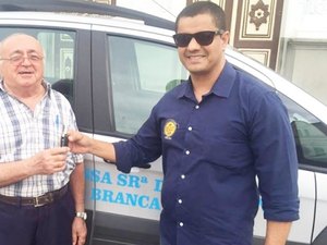 Ganhadores da Mega doam carro para paróquia