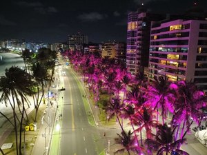 Prefeitura faz ação do Outubro Rosa em viadutos e na Avenida Sílvio Viana