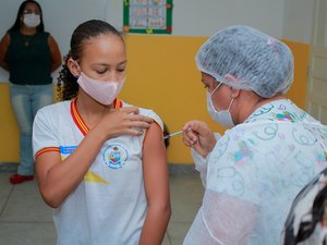 Prefeitura de Penedo leva vacina contra Covid-19 para escolas da zona rural