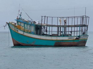 Marinha mantém guarda e estuda retirada de hélice de navio localizada no mar de Maragogi