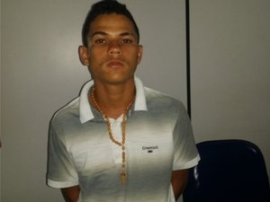 Jovem é preso após assaltar pedestre na parte baixa de Maceió