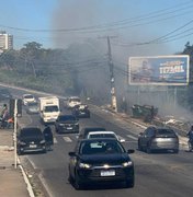 Incêndio atinge vegetação e mobiliza Bombeiros na Avenida Rotary, em Maceió