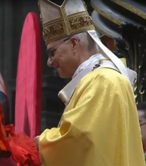 Papa Leão diz que negar ajuda a pobres é rejeitar Deus, em sua 1ª Missa do Galo