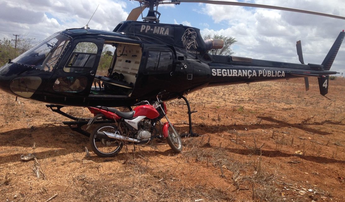 Falcão 4 localiza motocicleta que pode ter sido usada em ação criminosa contra agência da Caixa Econômica