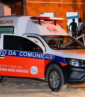 Prefeitura de Palmeira dos Índios entrega ambulância e cestas básicas em Caraíbas Tortas