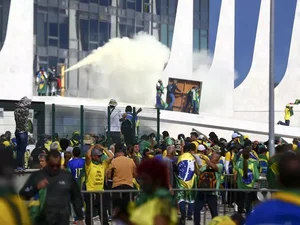 AGU pede que acusados de financiar golpe paguem R$ 20,7 milhões
