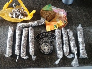 Mulher é presa e adolescente é apreendida suspeita de tráfico de drogas