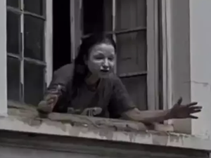 Mulher da Casa Abandonada afirma estar sendo vítima de conspiração