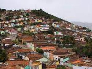 Mulher vai parar na UPA após ser agredida pelo companheiro no Bairro Alto do Cruzeiro neste domingo (09)