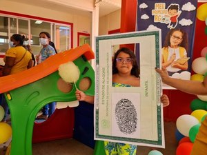 Alagoas lança projeto que emite de graça RG para alunos da rede pública