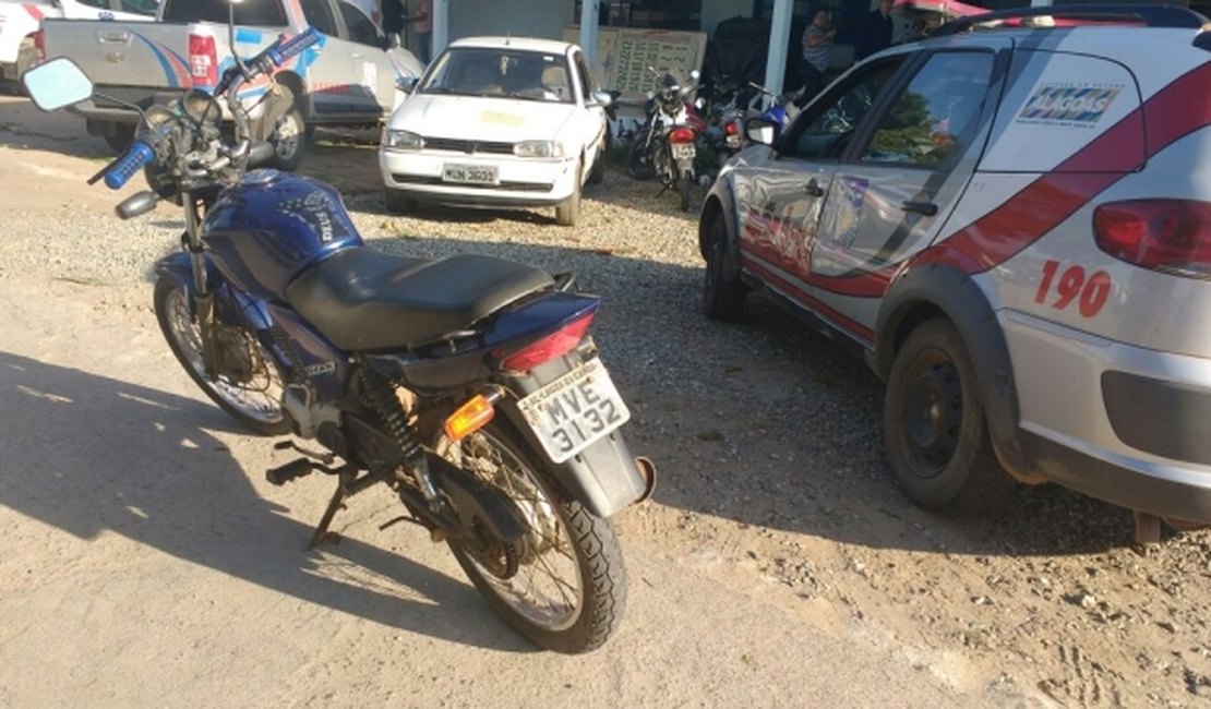 Polícia encontra moto roubada na zona rural de Lagoa da Canoa