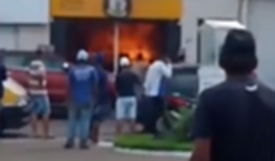 [Vídeo] Incêndio em Craíbas assusta moradores