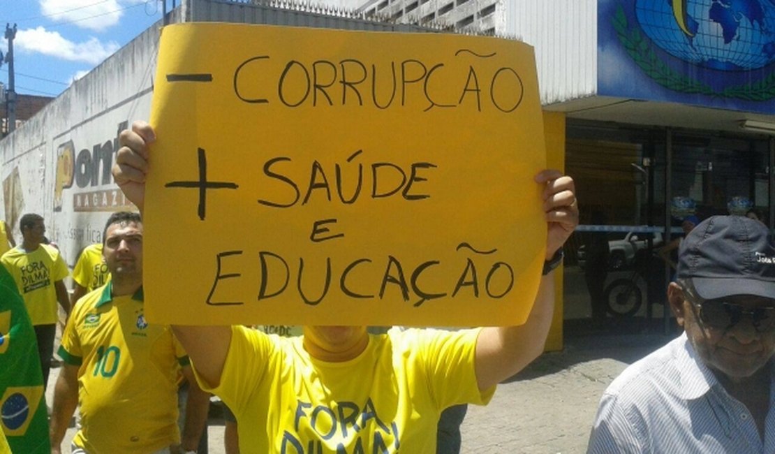 A coragem de poucos arapiraquenses em ato contra o governo Dilma