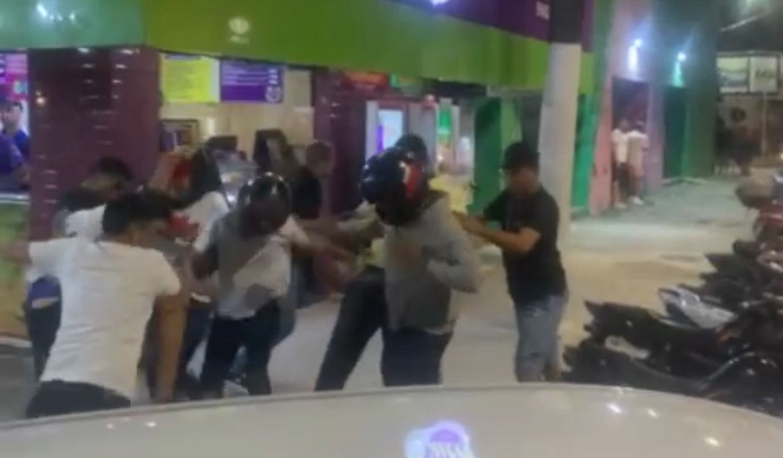 Torcedor do CSA é espancado por grupo de jovens em lanchonete no Jaraguá