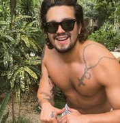 Após reclamações de fãs, Luan Santana mostra dia a dia de viagem ao México