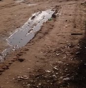  [Vídeo]Moradores reclamam de buracos e lama no povoado Peleve Velho