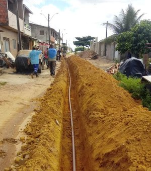 Casal implanta 250m de rede para melhorar o abastecimento na parte alta de Maceió