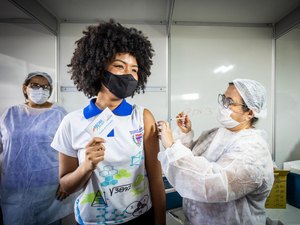 Mais de 70% dos jovens com 18 e 19 anos já receberam a 1º dose contra a covid-19 em Alagoas