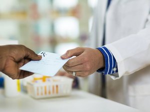  Projeto de Lei propõe a renovação das receitas de medicamentos de uso contínuo