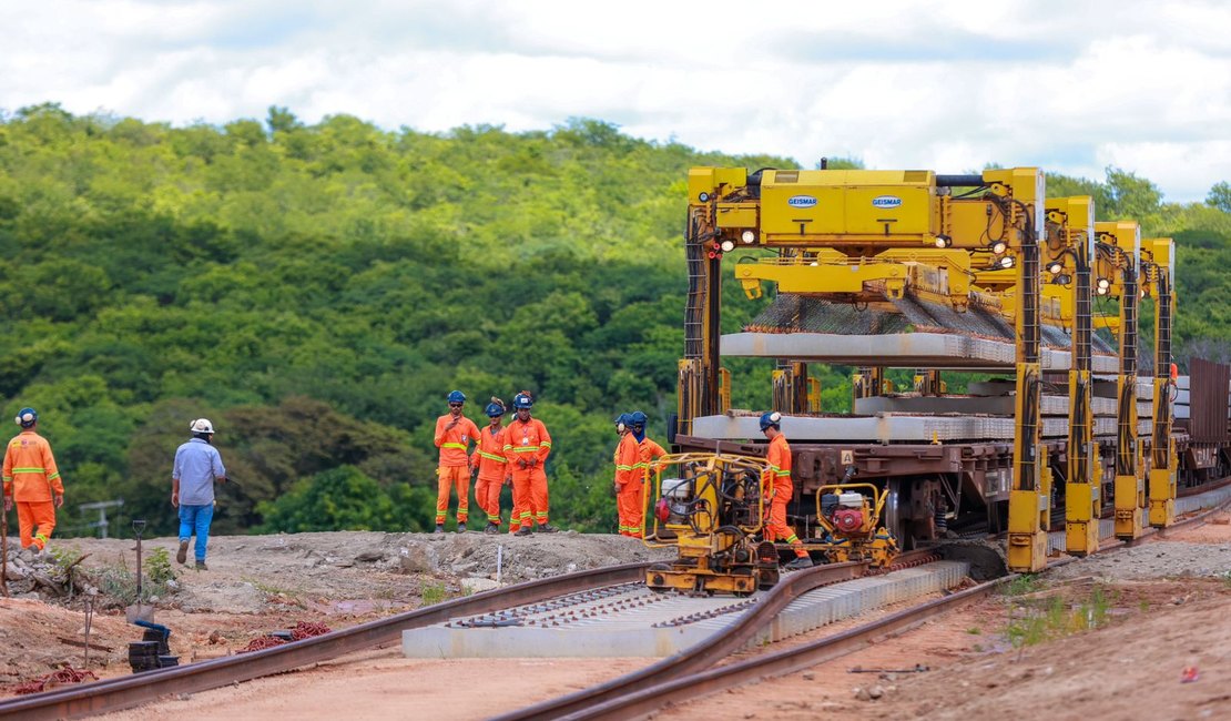 Renan Filho afirma que ferrovia irá 'reinserir o Nordeste na estratégia de desenvolvimento do país'