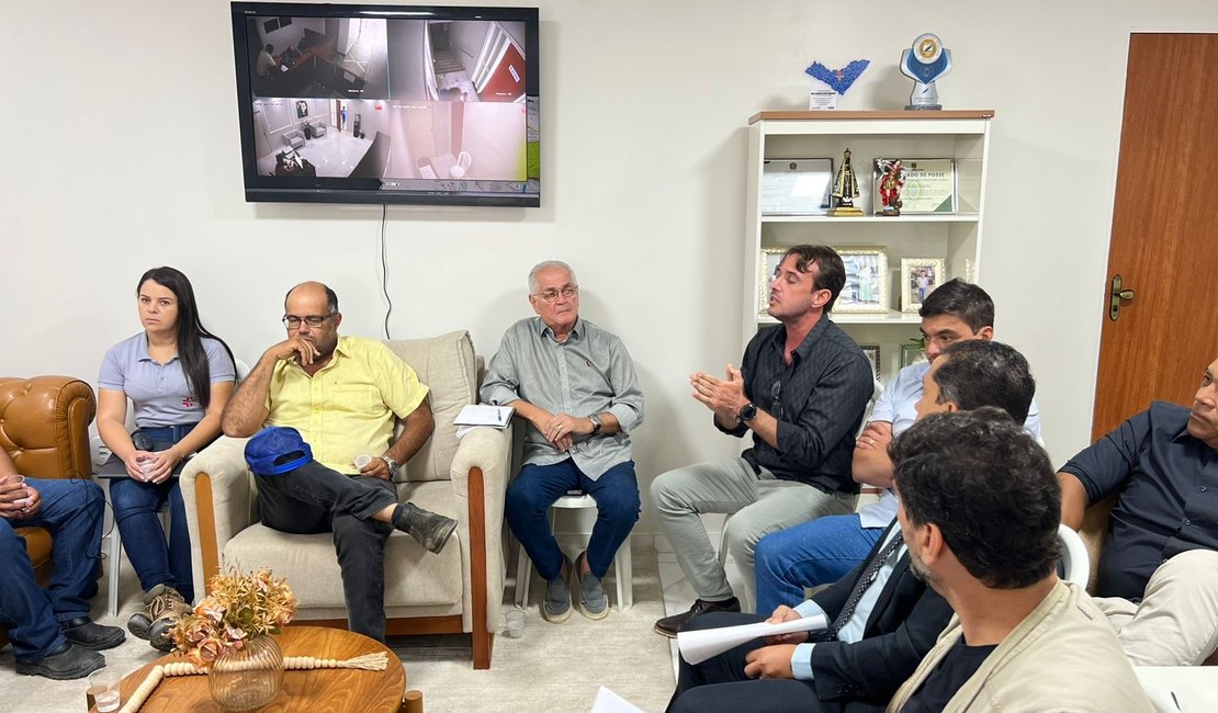 Prefeitura e Conasa ajustam cronograma para recomposição de vias em Palmeira dos Índios