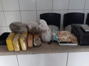 Mulher é presa com mais de 6kg de maconha no Village Campestre, em Maceió