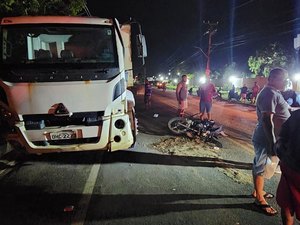 Motociclista fica ferido após colisão com caminhão na AL-101 Norte