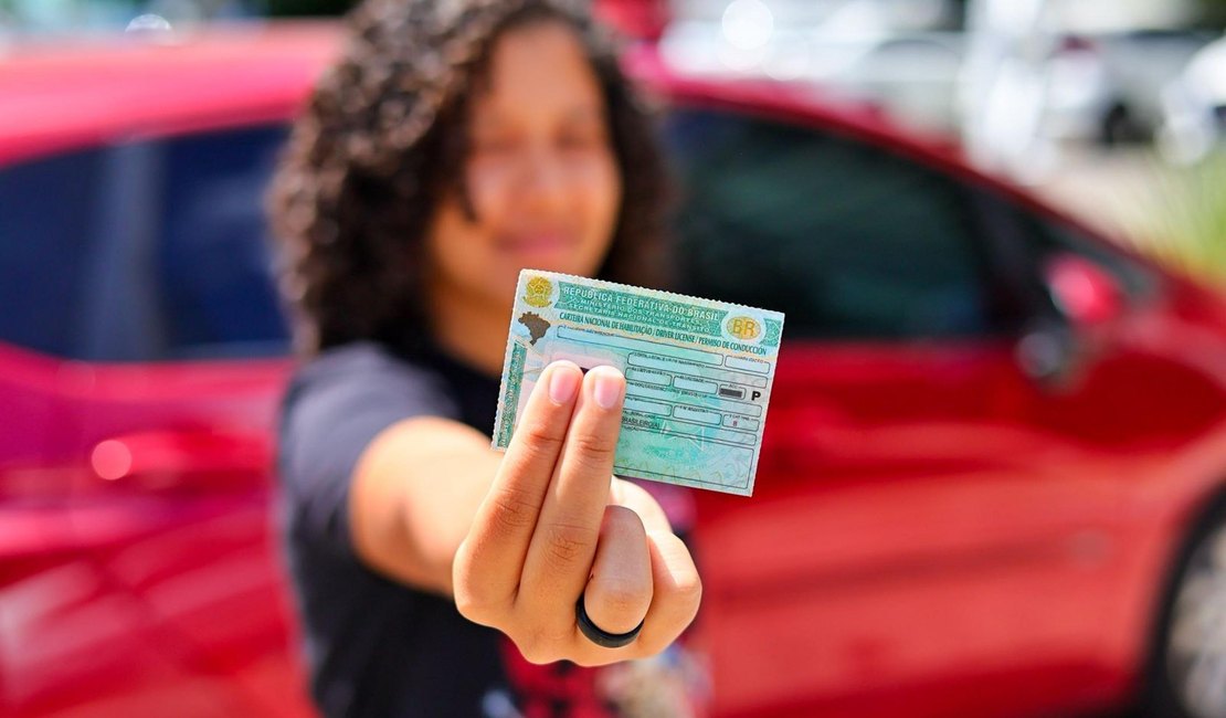 Governador entrega CNH aos primeiros aprovados no Programa CNH do Trabalhador nesta terça-feira (16)