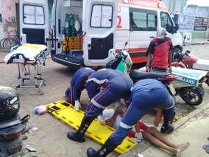 Homem é socorrido após cair da escadaria do Mercado Público de Arapiraca 