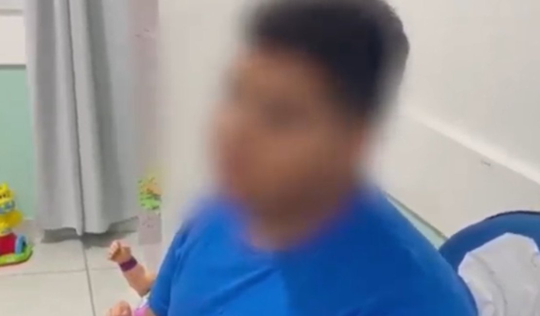 Criança revela que mãe ameaçava esfaqueá-lo caso contasse sobre maus-tratos