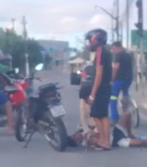 Homem é detido por populares após tentar roubar próximo ao shopping do Benedito Bentes