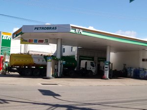 Política da Petrobras eleva preço do combustível em AL; gasolina chega a R$ 6,09