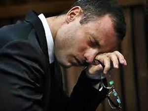 Oscar Pistorius é inocentado de assassinato da namorada em Pretória