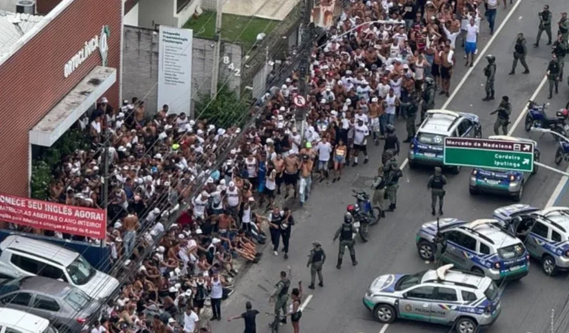 Violência entre torcidas organizadas no Recife: 14 pessoas detidas e três vítimas seguem internadas