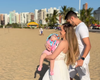 Bebê com doença rara conhece o mar pela primeira vez em Fortaleza