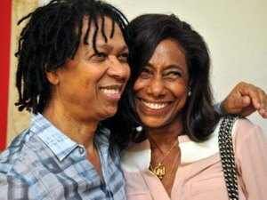 Djavan e outros alagoanos prestam homenagem à Gloria Maria