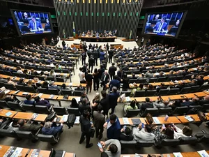 Fim da escala 6x1: oposição avança com proposta alternativa no Senado