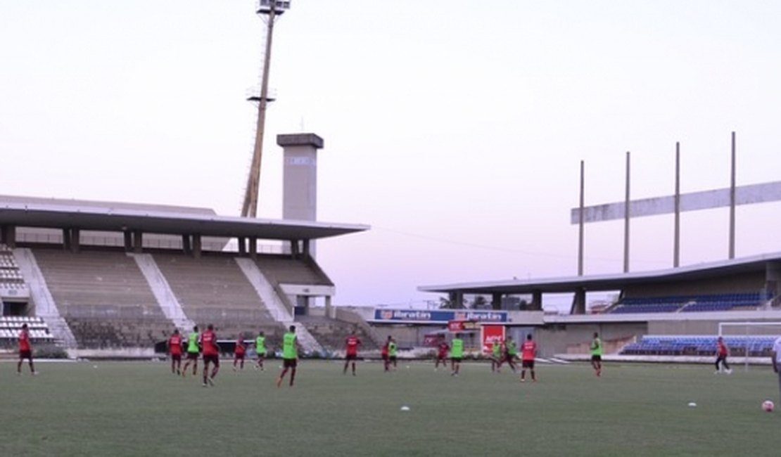 Isac diz que cobrança no elenco do CRB é grande e projeta recuperação