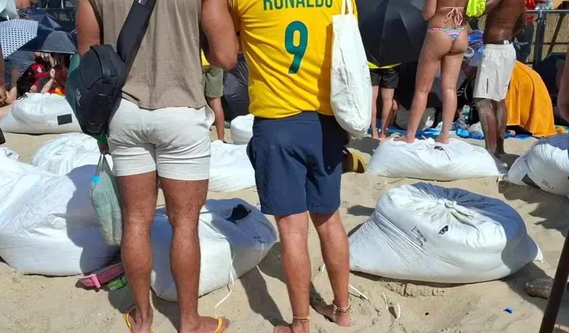 Ambulantes vendem sacos de areia a R$ 100 para show de Shakira no Rio