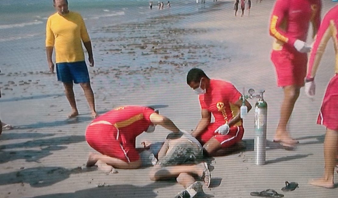 Homem é resgatado após sofrer mal súbito e cair na Praia da Pajuçara