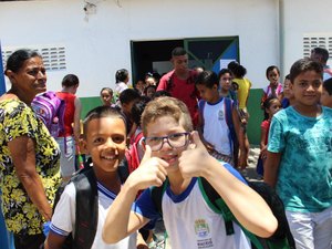 Ano letivo 2020 começa em 81 escolas nesta segunda-feira (03)