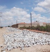 Moradores denunciam transtornos provocados por obra de pavimentação em Arapiraca