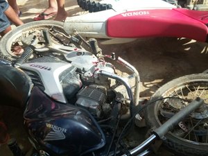 Duas pessoas ficam feridas em colisão entre motocicletas