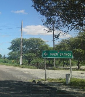 Colisão entre dois veículos no Sertão de Alagoas deixa quatro pessoas feridas e uma delas em estado grave