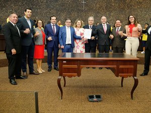 Poderes assinam pacto e se comprometem com a primeira infância