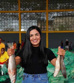 Prefeita Márcia reforça tradição e distribui mais de 25 toneladas de peixe à população